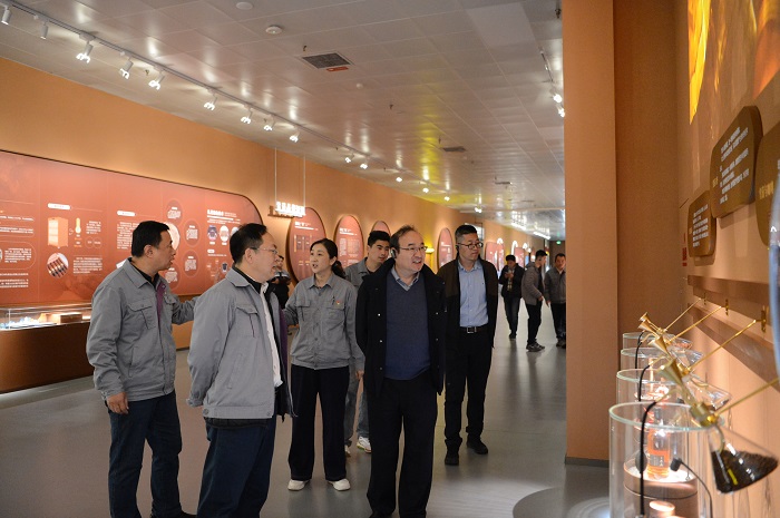 李所调研济南卷烟厂 - 副本.jpg