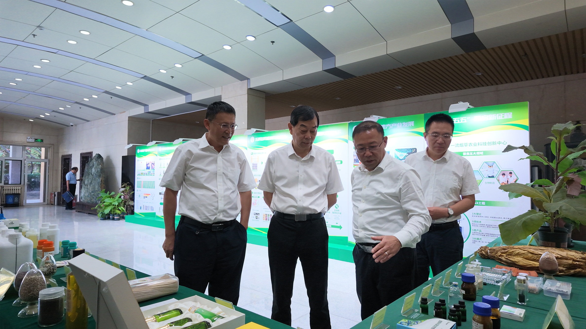 中国农业科学院副院长曹永生到烟草所调研